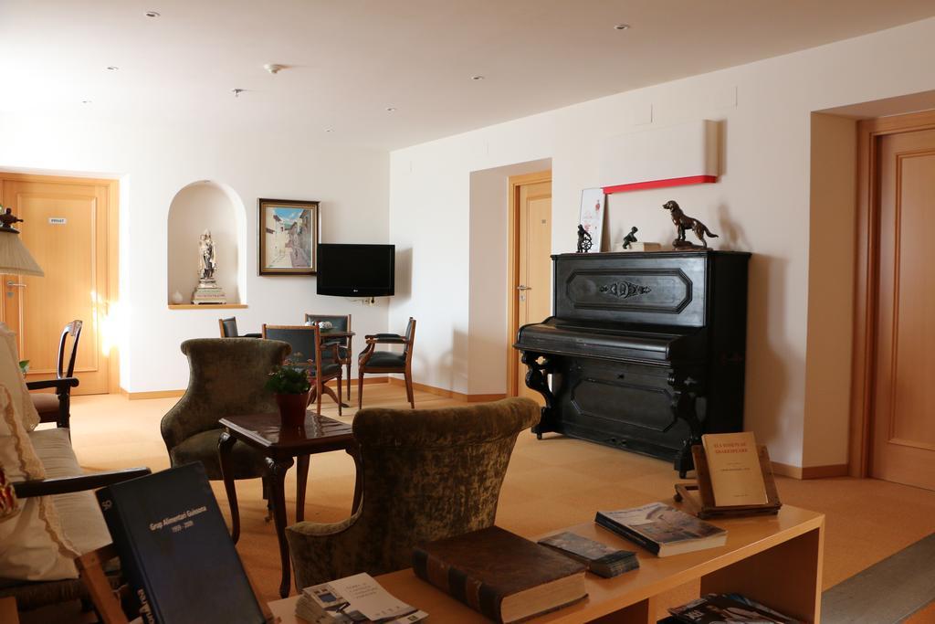 Hostal Palouet De Segarra Luaran gambar